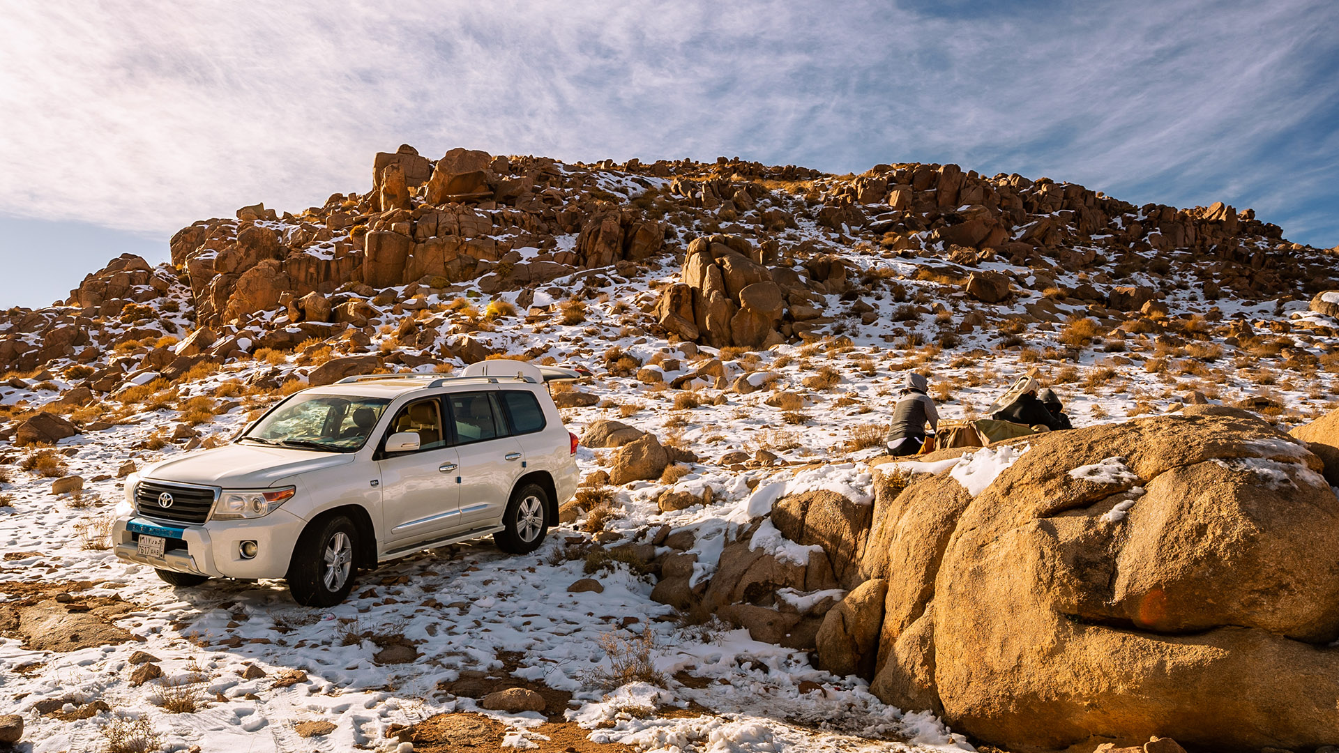 Neige en Arabie saoudite faire de la luge près de Tabuk Site