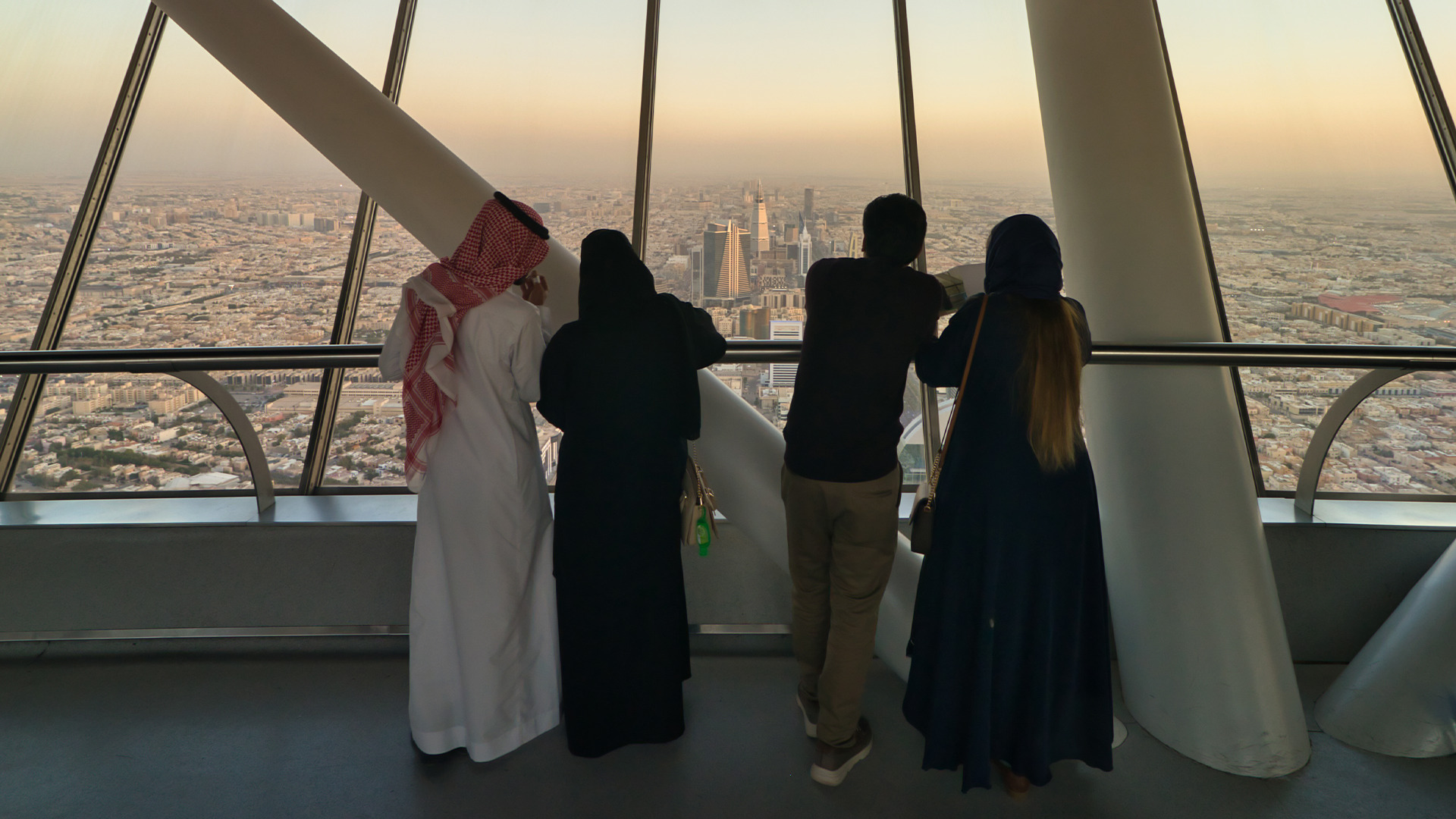 جسر برج المملكة المعلق - الموقع الرسمي للسياحة السعودية